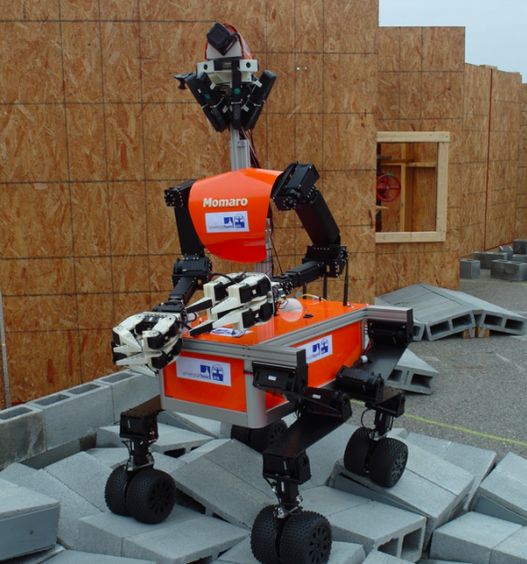 ドイツのボン大学から参加するロボット「モマロ（Momaro）」